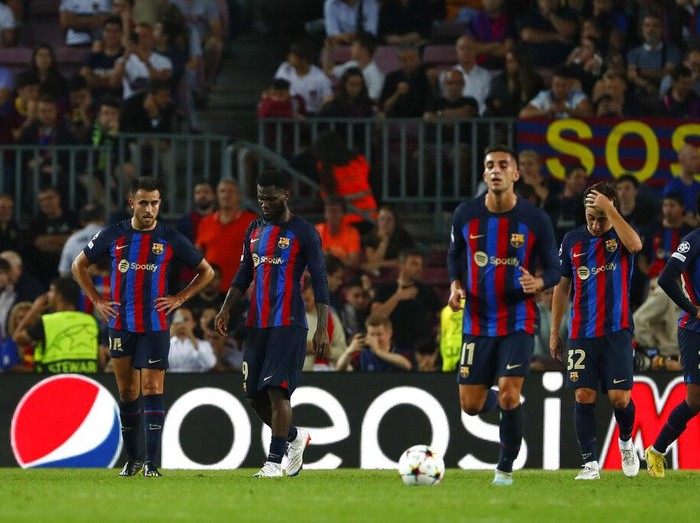 Barcelona players react after Bayern's Benjamin Pavard scores his side's third goal during the Champions League Group C soccer match between Barcelona and Bayern Munich at the Camp Nou stadium in Barcelona, Spain, Wednesday, Oct. 26, 2022. (AP Photo/Joan Monfort)