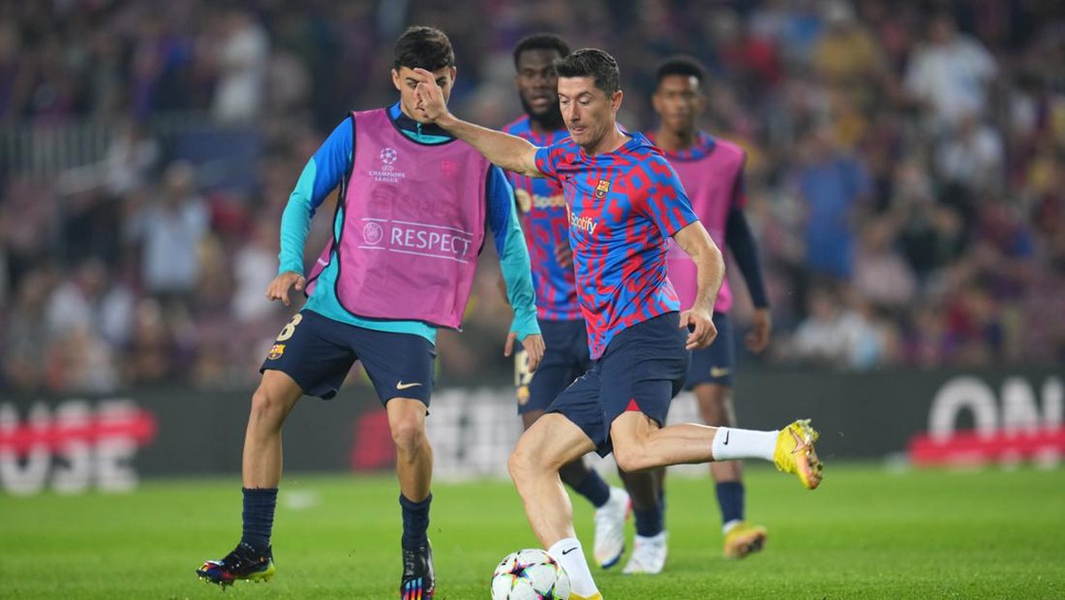 Barcelona sedang pemanasan jelang melawan Bayern Munich. (Foto: Getty Images/Aitor Alcalde)