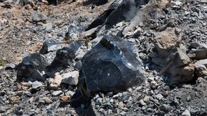 Begini Penampakan Batu Obsidian yang Jarang Diketahui Orang
