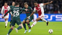 Kemenangan ini memastikan kelolosan Liverpool ke babak 16 besar Liga Champions. Pasukan Juergen Klopp mengoleksi 12 poin dari lima laga, tiga poin di belakang Napoli.