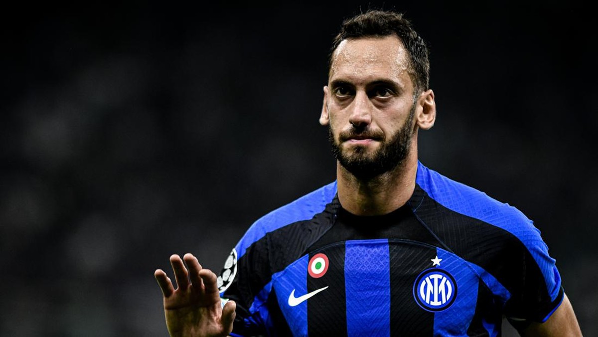 Hakan Calhanoglu terikat kontrak dengan Inter Milan sampai 2024 (Foto: Anadolu Agency via Getty Images/Anadolu Agency)