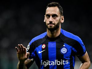 Calhanoglu Tunggu Tawaran Kontrak Baru dari Inter Calhanoglu Tunggu Tawaran Kontrak Baru dari Inter