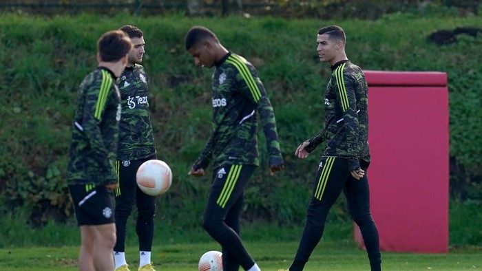 Cristiano Ronaldo Manchester United's Cristiano Ronaldo (right) during a training session at the Aon Training Complex, Carrington. Picture date: Wednesday October 26, 2022. (Photo by Nick Potts/PA Images via Getty Images)