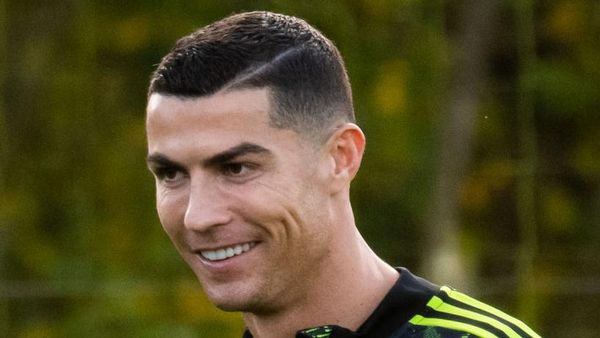 Cristiano Ronaldo Habis Ngambek Terbitlah Senyum