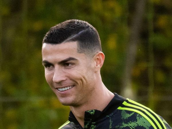 Cristiano Ronaldo Habis Ngambek Terbitlah Senyum
