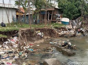 Cerita Mereka yang Rumahnya Habis Disapu Ombak Besar di Indramayu