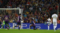 Babak kedua bergulir, Barcelona masih kepayahan menghadapi Bayern. Sampai menit-menit terakhir, tak ada gol bisa dicetak Barcelona.