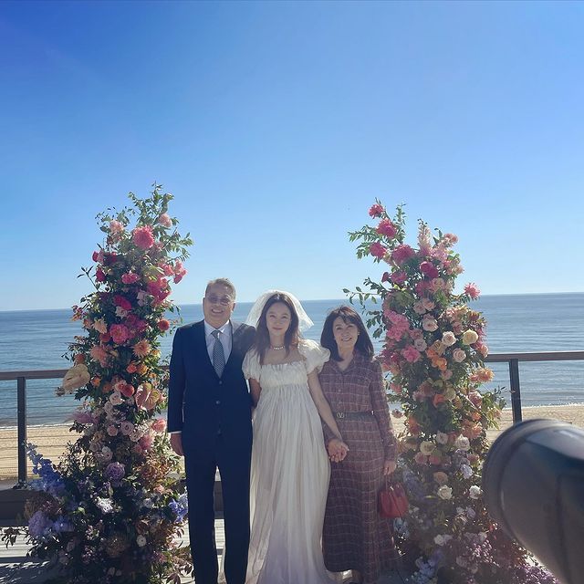 Foto Pernikahan Gong Hyo Jin dan Kevin Oh
