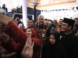 Momen Ganjar Kondangan Pernikahan Yeni Inka: yang Patah Hati Ngacung!