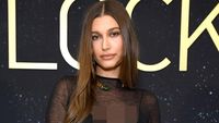 7 Gaya Hailey Bieber Ikut Tren Naked Dress, Pakai Gaun Transparan