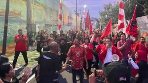 Meriahnya Sambutan Kader PDIP Saat FX Rudy Tiba di Solo