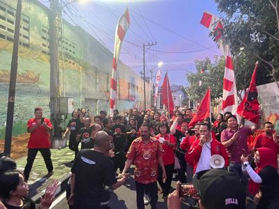 Meriahnya Sambutan Kader PDIP Saat FX Rudy Tiba di Solo