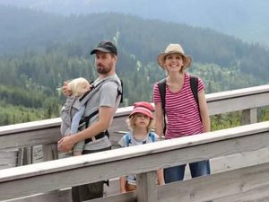 Kisah Orang Tua yang Besarkan Anak-anak Mereka Tanpa Gender