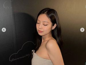 7 Foto Jennie BLACKPINK di Balik Kolaborasi dengan Porsche