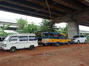 Parkir Liar di Kolong Tol Becakayu Ramai Lagi, Nih Foto-fotonya Parkir Liar di Kolong Tol Becakayu Ramai Lagi, Nih Foto-fotonya