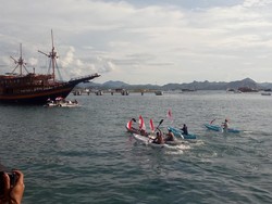 Lomba Dayung Kano Meriahkan IFG Labuan Bajo Marathon