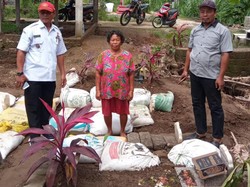 Jasad Keluar Lahad Akibat Banjir Tulungagung Dimakamkan Kembali