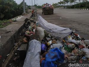 Menilik Peran Pakandatto Terkait Sampah di Jalan DR Leimena Makassar Menilik Peran Pakandatto Terkait Sampah di Jalan DR Leimena Makassar