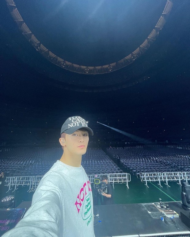 Mark NCT/ Foto: Instagram/onyourm__ark Mark NCT mengenakan baseball cap ITZAVIBE