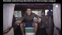 Sampai Ronaldo-nya MU menyambut kedatangan Barca ke Liga Malam Jumat! Foto: dok. Twitter
