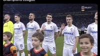 Memeh dadah Barca dari Viktoria Plzen -- yang sama-sama tersingkir dari Liga Champions. Foto: dok. Twitter
