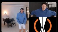 Lewandowski dibilang lagi menghapalan lirik anthem Liga Europa nih. Bakal muncul di TikTok-nya? Foto: dok. Twitter