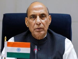 Video: Pertama Kalinya Menhan India dan Pakistan Bertemu Sejak Konflik Video: Pertama Kalinya Menhan India dan Pakistan Bertemu Sejak Konflik