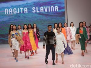 Perdana Pamer Karya di JFW 2023, Nagita Slavina Rilis Koleksi Baju Liburan Perdana Pamer Karya di JFW 2023, Nagita Slavina Rilis Koleksi Baju Liburan