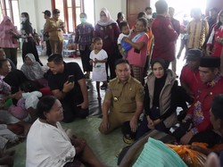 Cek Pengungsian, Gubernur Kalteng Pastikan Korban Banjir Tak Kelaparan