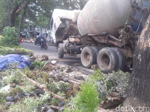 Truk Molen Terguling, Jalan Ngaliyan Semarang Sempat Contraflow Hampir 5 Jam