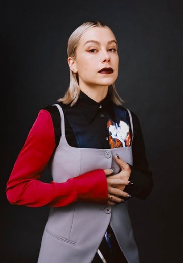 Konsisten! Phoebe Bridgers Suarakan Free Palestine di Panggung