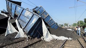 Waduh! Kereta Pengangkut Kecelakaan, Batu Bara Berceceran di Rel