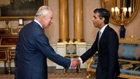 Momen PM Baru Inggris Rishi Sunak Bertemu Raja Charles III