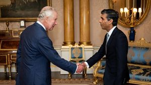 Momen PM Baru Inggris Rishi Sunak Bertemu Raja Charles III