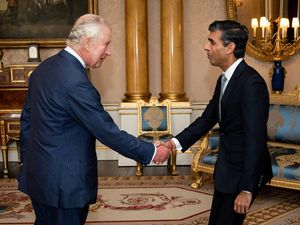 Momen PM Baru Inggris Rishi Sunak Bertemu Raja Charles III