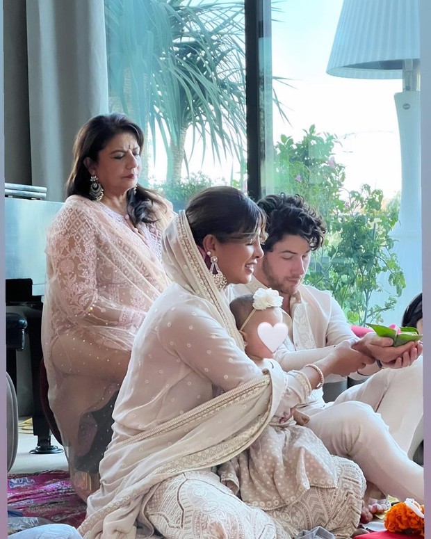 Priyanka Chopra, Nick Jonas dan sang anak sedang melakukan prosesi Diwali/sumber: Instagram @priyankachopra