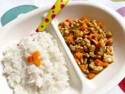 Resep Nasi Tim Ayam Kecap MPASI 9 bulan yang Lengkap Nutrisi