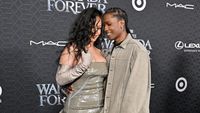 7 Foto Rihanna Bergaya di Red Carpet Pascamelahirkan, Mesra dengan A$AP Rocky