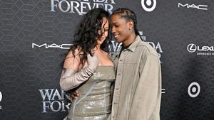 7 Foto Rihanna Bergaya di Red Carpet Pascamelahirkan, Mesra dengan A$AP Rocky