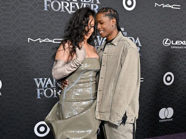 7 Foto Rihanna Bergaya di Red Carpet Pascamelahirkan, Mesra dengan A$AP Rocky