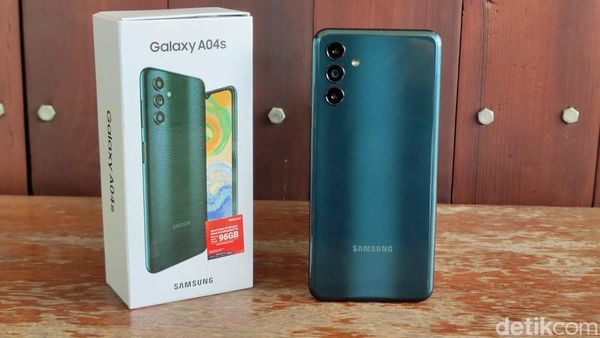 Menggenggam Galaxy A04s, HP Rp 2 Juta Spesifikasi Aduhai