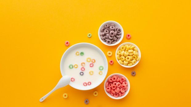 Sarapan semangkuk sereal manis di pagi hari ternyata kurang baik bagi kesehatan/Foto: Freepik/freepik