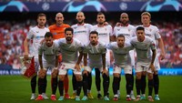 Sevilla menjadi tim kedua yang dipastikan terlempar dari Liga Champions ke Liga Europa. Seperti diketahui, klub Spanyol ini adalah jagonya kompetisi antarklub Eropa di bawah Liga Champions. Foto: Getty Images/Fran Santiago