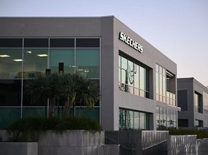 Kanye West Datangi Kantor Skechers Setelah Didepak Adidas, Endingnya Diusir