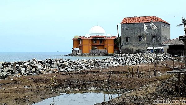Fenomena Abrasi Munculkan Kisah Atlantis di Cemarajaya Karawang