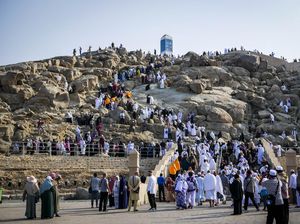 Tangisan Sahabat Pecah Usai Turun Surah Al Maidah Ayat 3 di Arafah Tangisan Sahabat Pecah Usai Turun Surah Al Maidah Ayat 3 di Arafah