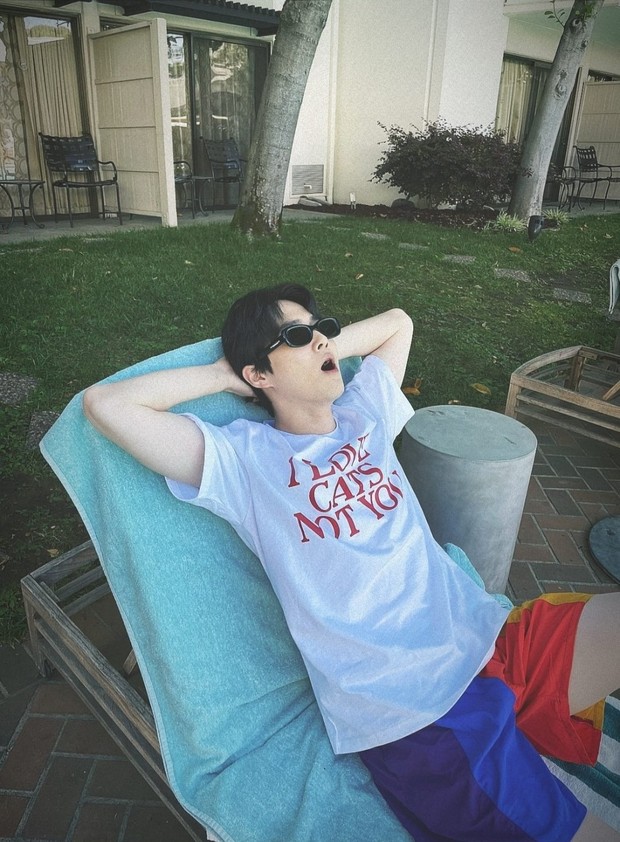 Suho EXO/ Foto: Instagram/kimjuncotton Suho EXO mengenakan outfit dari koleksi ITZAVIBE