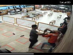 Polisi Selidiki Video Viral Driver Online Dipukul Pakai Paving Block di Bogor