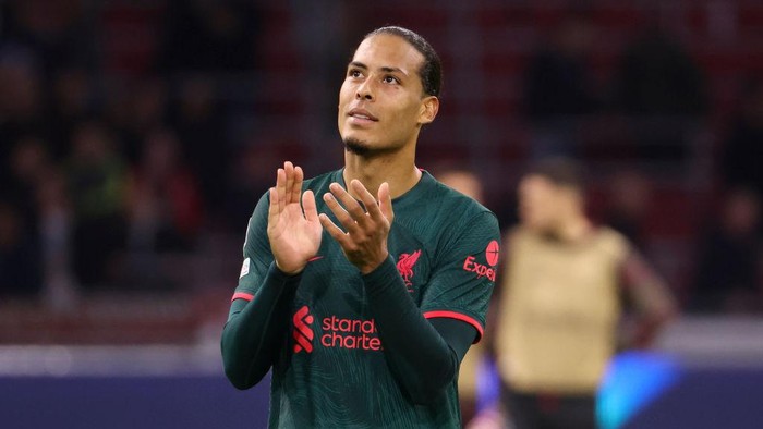 AMSTERDAM, NETHERLANDS - OCTOBER 26: Virgil Van Dijk of Liverpool celebrates the victory with the supporters following the UEFA Champions League group A match between AFC Ajax Amsterdam and Liverpool FC at Johan Cruyff Arena (Johan Cruijff ArenA) on October 26, 2022 in Amsterdam, Netherlands. (Photo by Jean Catuffe/Getty Images)