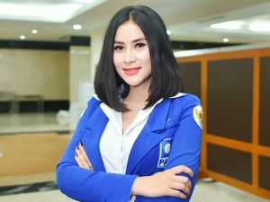 Potret Vriska Icha yang Siap Terjun ke Dunia Politik Potret Vriska Icha yang Siap Terjun ke Dunia Politik